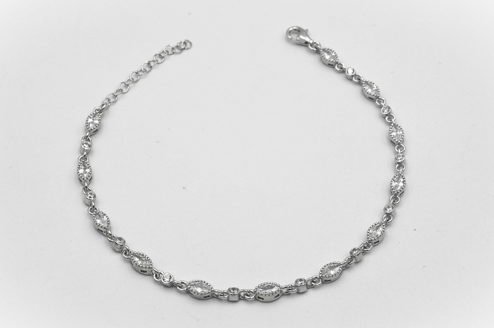 White zirkon bileklik